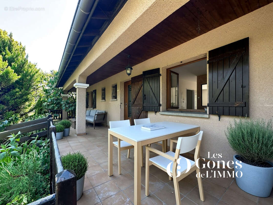 Brindas - Maison T4  de Plain pied - 960 m2 de terrain - garage et sous-sol - photo 2
