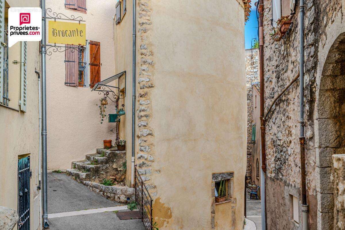 Maison à SAINT-CEZAIRE-SUR-SIAGNE
