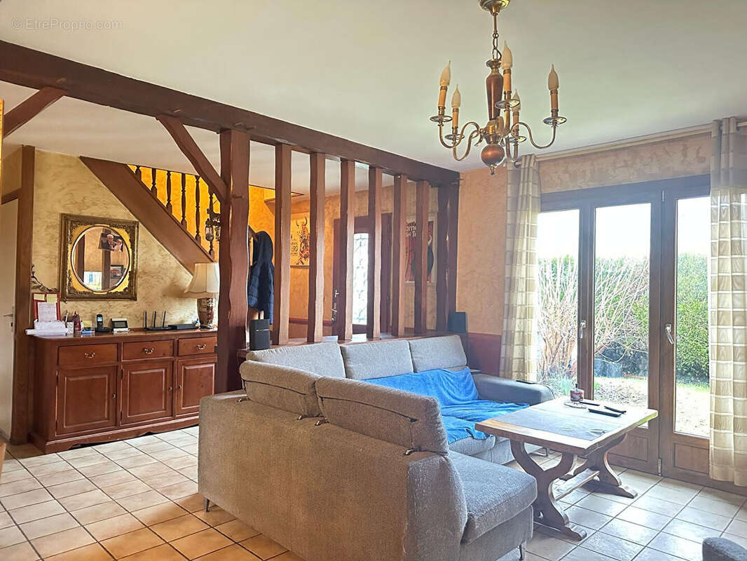 Maison à JUZIERS