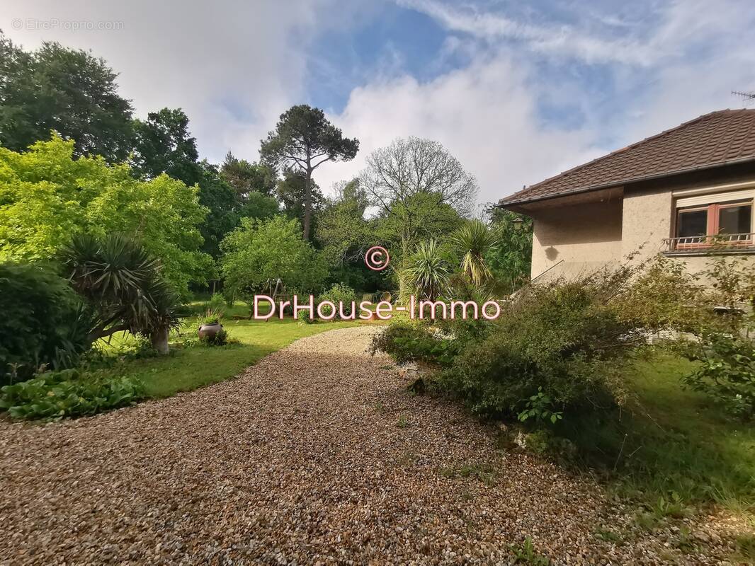 Maison à SAINT-PIERRE-DE-SALERNE