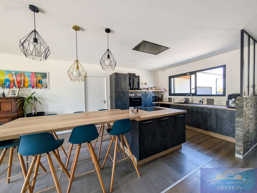 Maison 5 pièces - 139m2 - photo 3