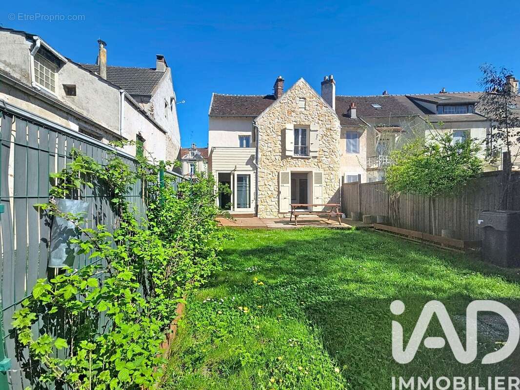Maison 126 m² à Crecy-La-Chapelle  - photo 2