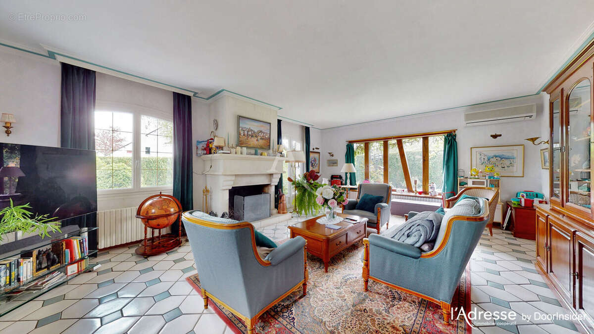 Maison à SAINT-ETIENNE-DU-ROUVRAY