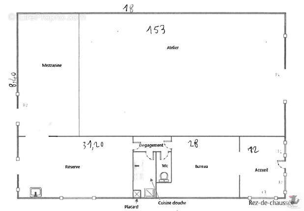 Entrepôt + mezzanine de 225 m2  avec bureaux, grand parking - photo 2