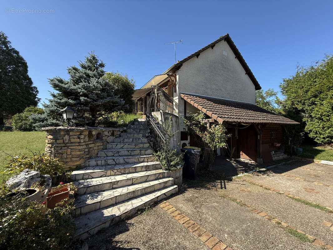 Maison à SAINT-SATUR