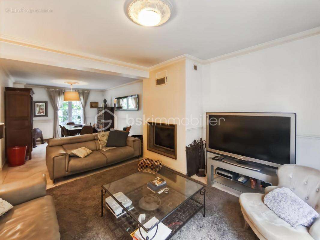 Maison à LONGPERRIER