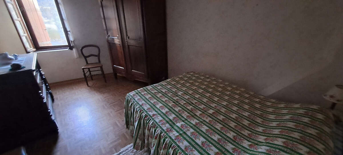 Maison à SAINT-ETIENNE-DE-GOURGAS