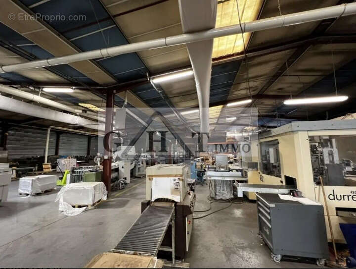 Local d'activités à vendre PANTIN 2200M2 - photo 3