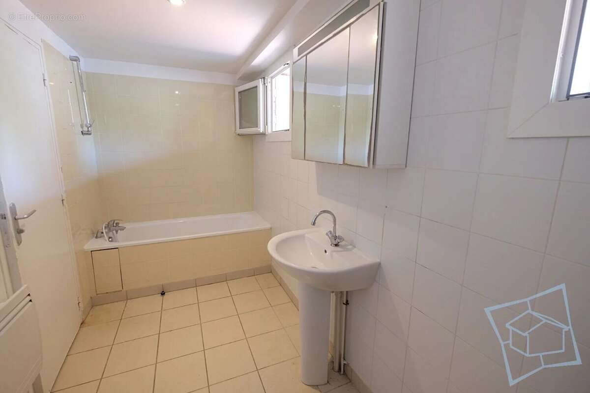 Maison à VOISINS-LE-BRETONNEUX