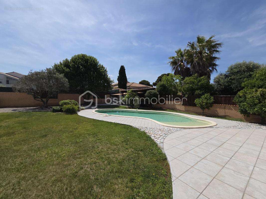 FRONTIGNAN – Élégante villa familiale de 195 m² de type 8 avec piscine, prestations haut de gamme et jardin paysager - photo 14