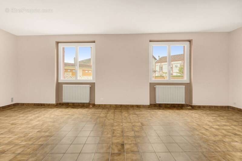 MAISON DE VILLE avec 2 garages et jardin - photo 4
