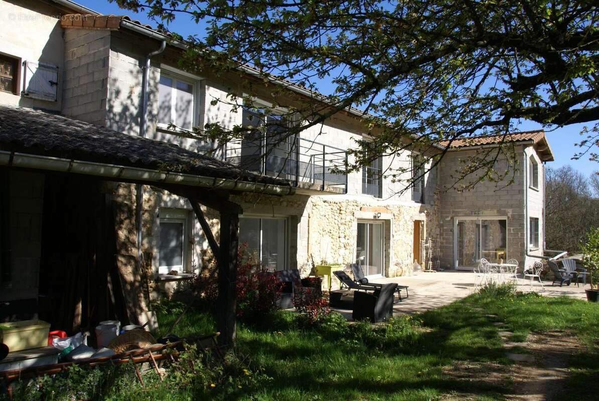 Maison 450 m² à Hostun  - photo 3