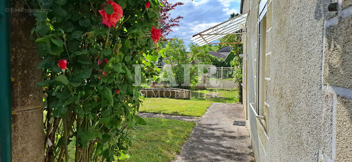 Maison à MONTMERREI