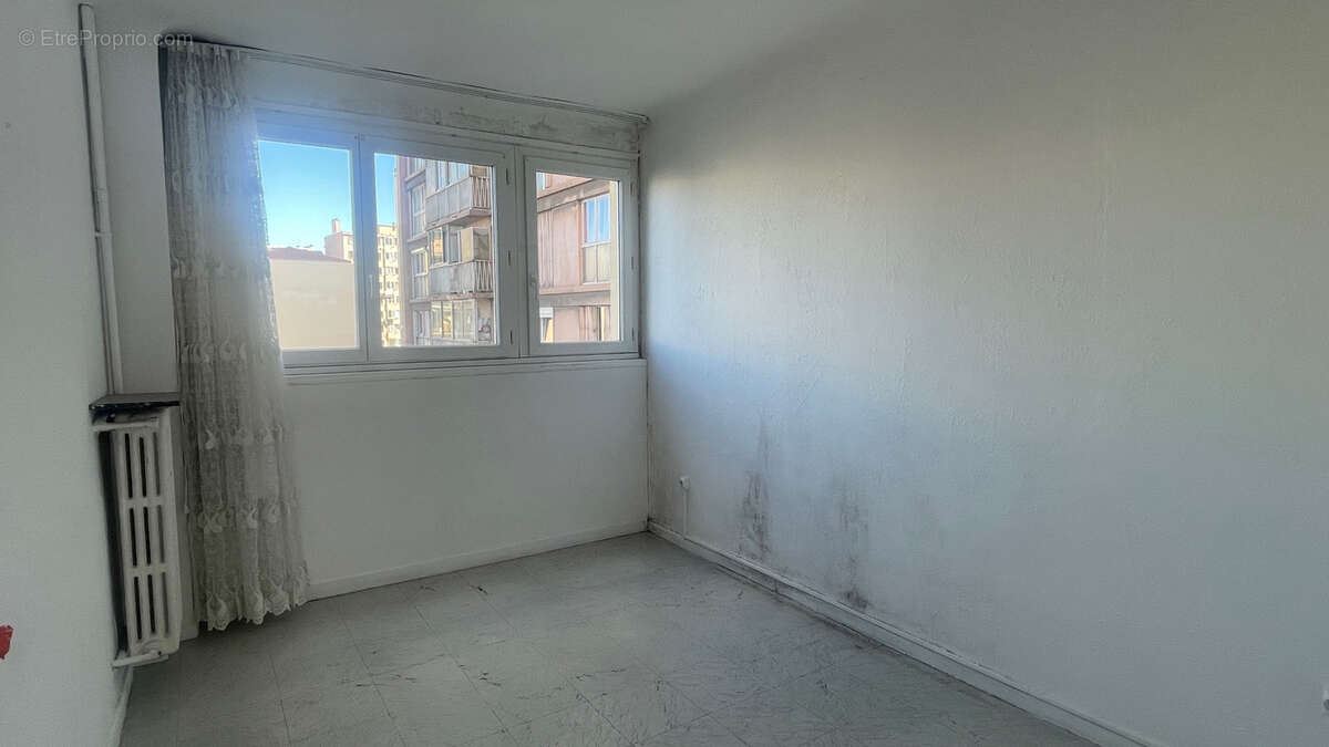 Appartement à MARSEILLE-5E