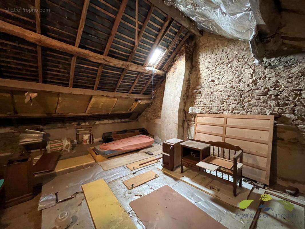 Maison à EYMOUTIERS