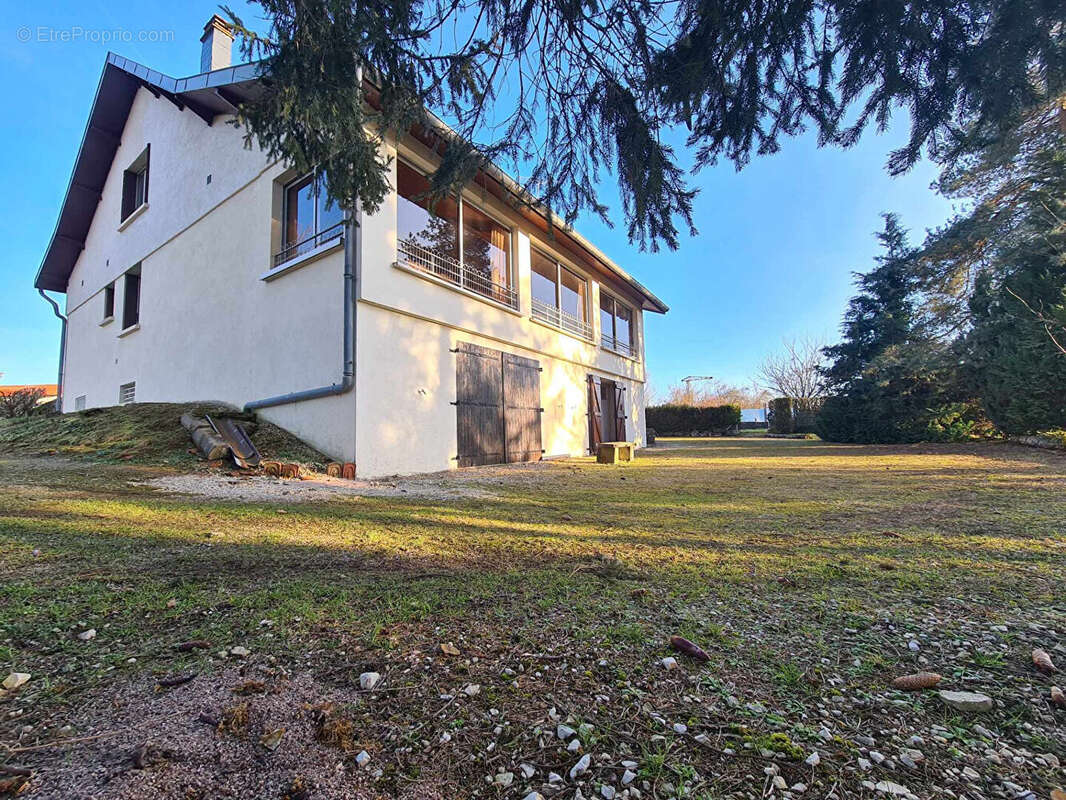 Maison à IS-EN-BASSIGNY