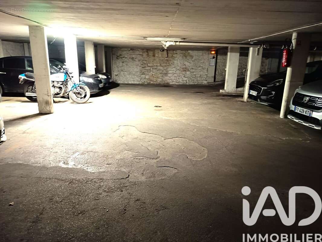 Photo 3 - Parking à PARIS-10E