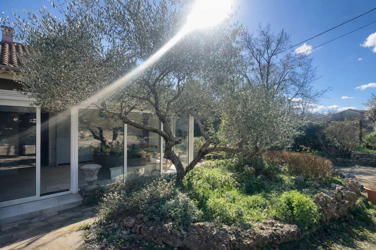 Maison à FLASSANS-SUR-ISSOLE