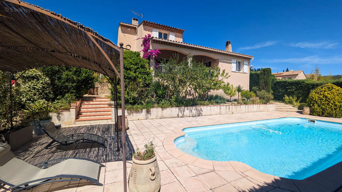 Maison à LE CASTELLET