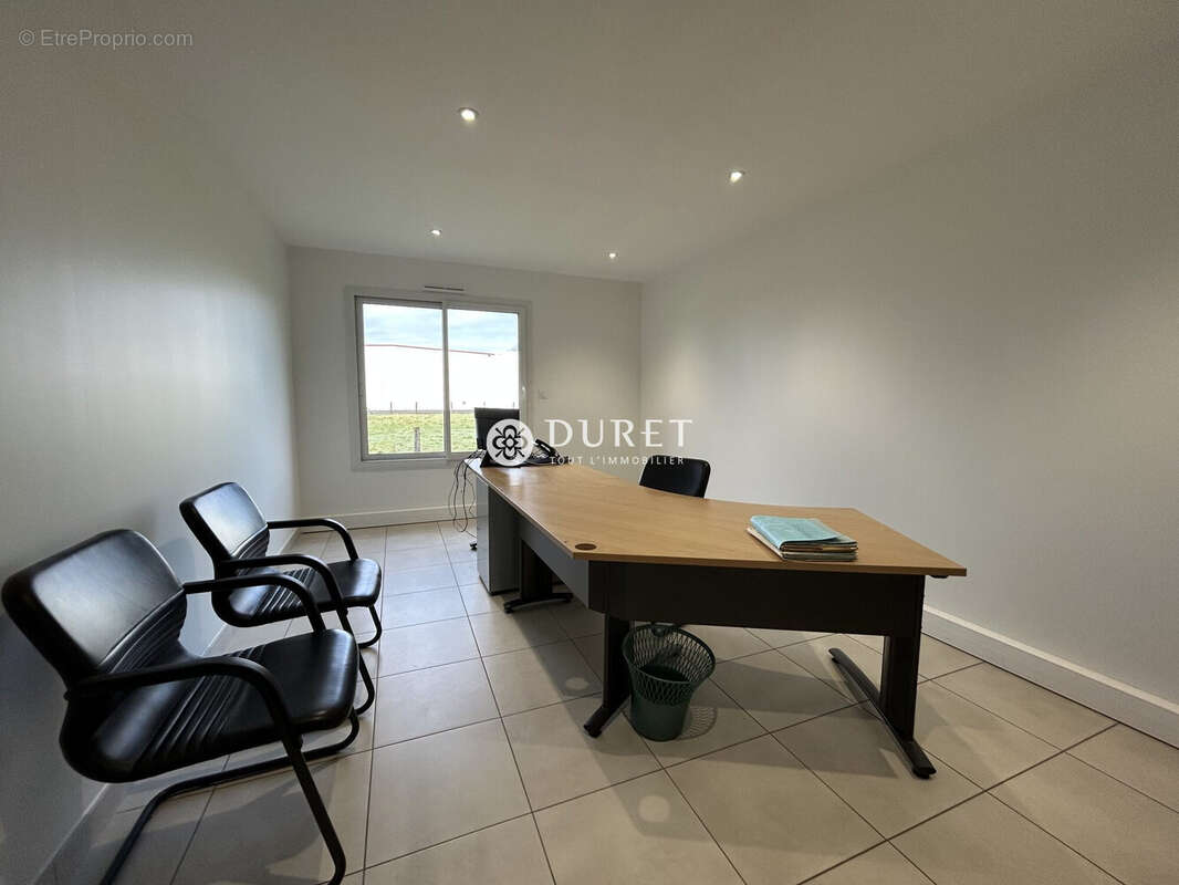 Commerce à MONTAIGU