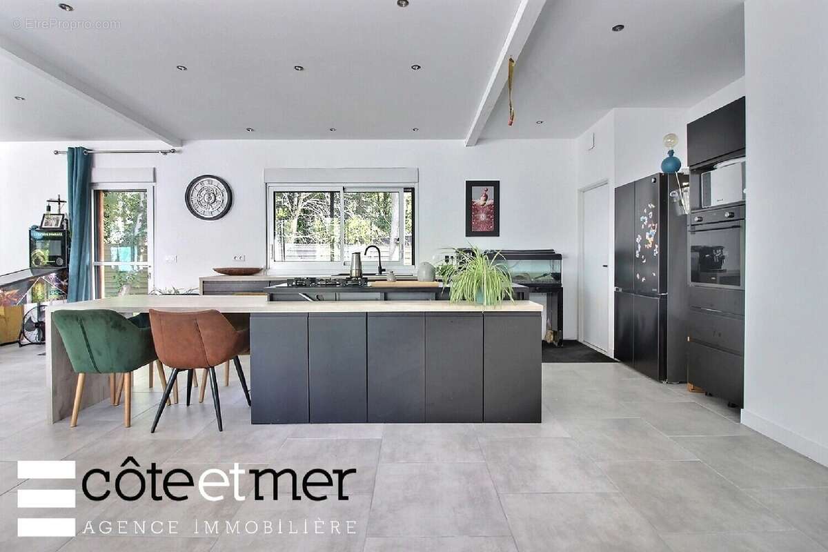 Maison 262 m² à Guerande  - photo 3