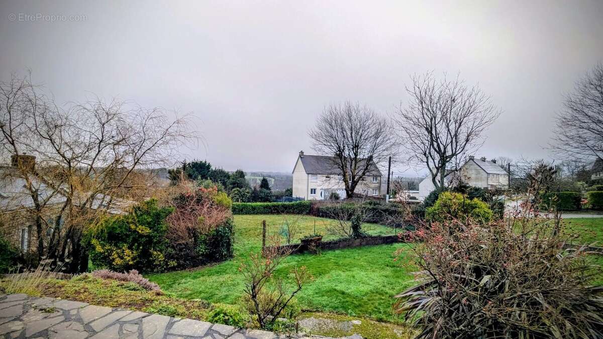 Maison à PLONEVEZ-PORZAY