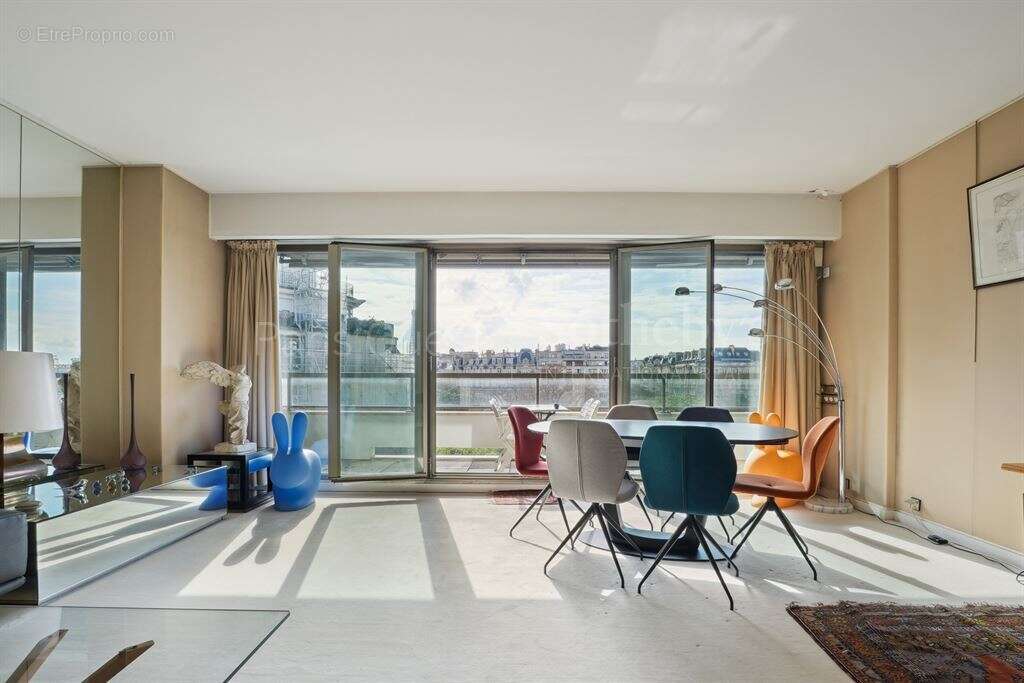 Appartement à PARIS-16E