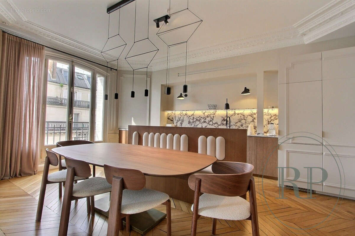 Appartement à PARIS-1E