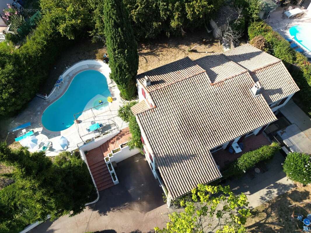 Propriété familiale composée de 2 logements – Terrain – Piscine – Tourrette-Levens - photo 33