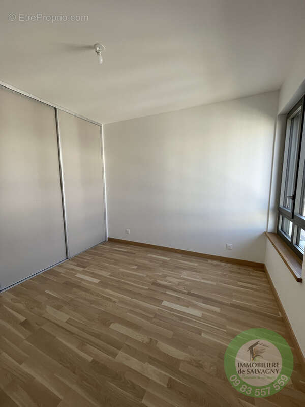 Appartement à LA TOUR-DE-SALVAGNY