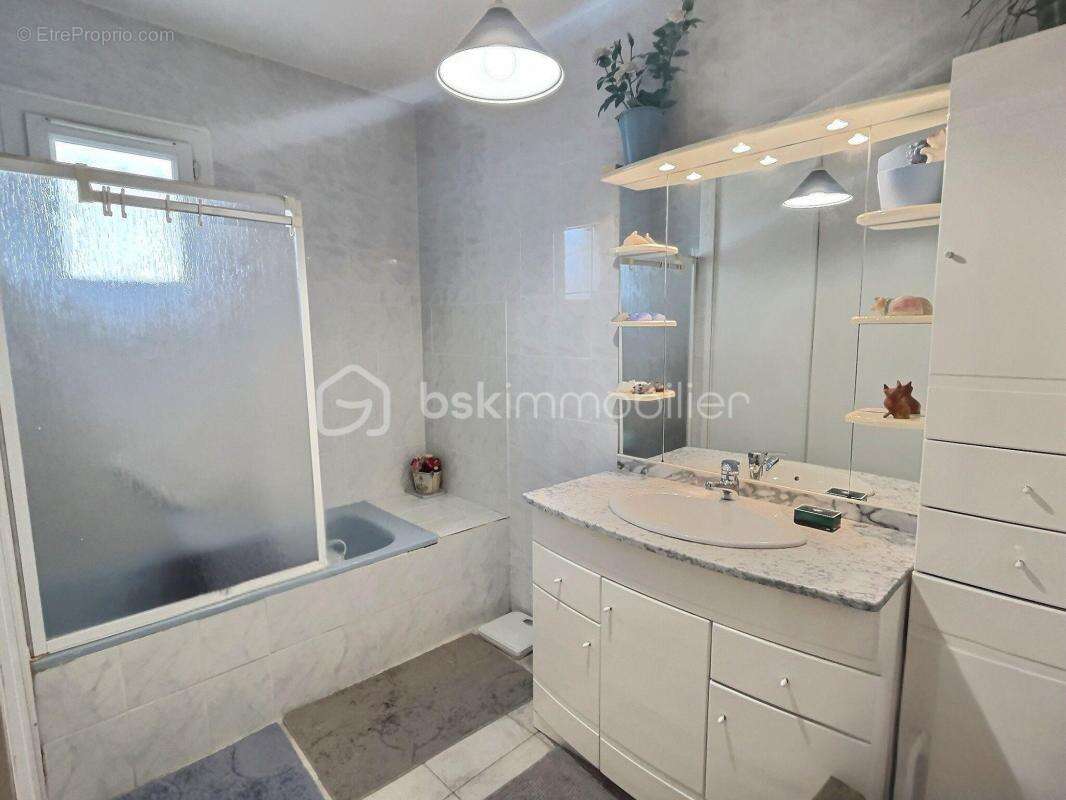 Agréable maison de plain-pied avec 4 chambres à Gallargues-le-Montueux - photo 8