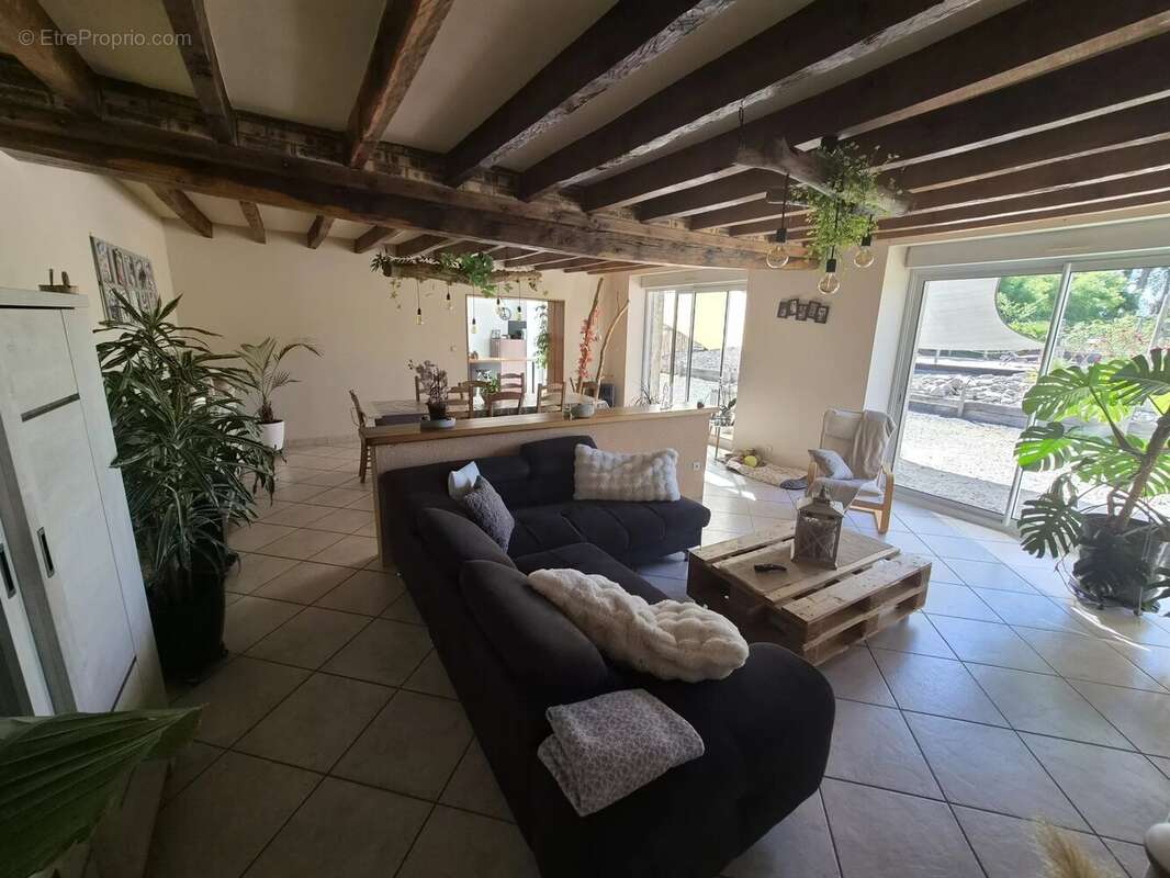 Fermette entierement renovee de 190 m2 sur un terrain de 5200 m2 avec piscine - photo 3