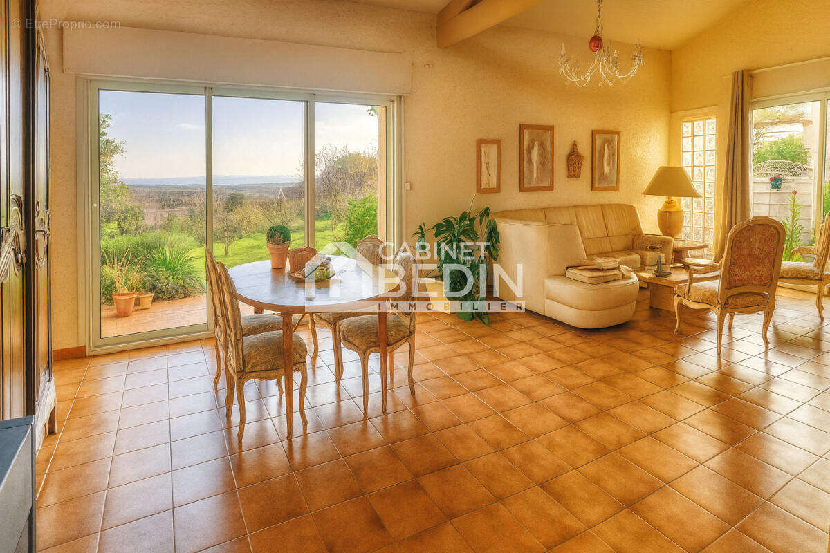 Maison à LAUZERVILLE