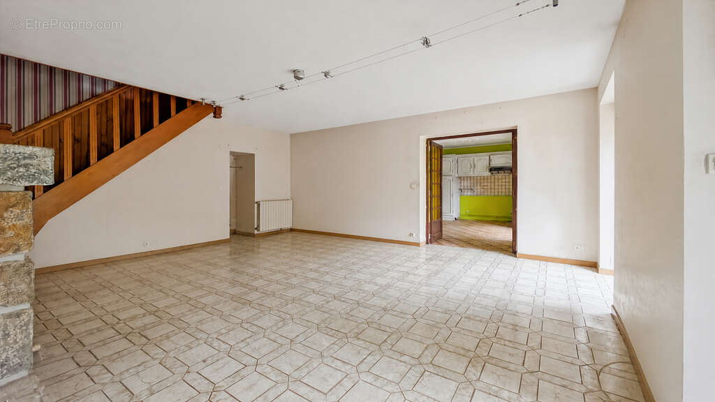 Ensemble immobilier 2 maisons hangar terrain 2753 m² Dingé - photo 4
