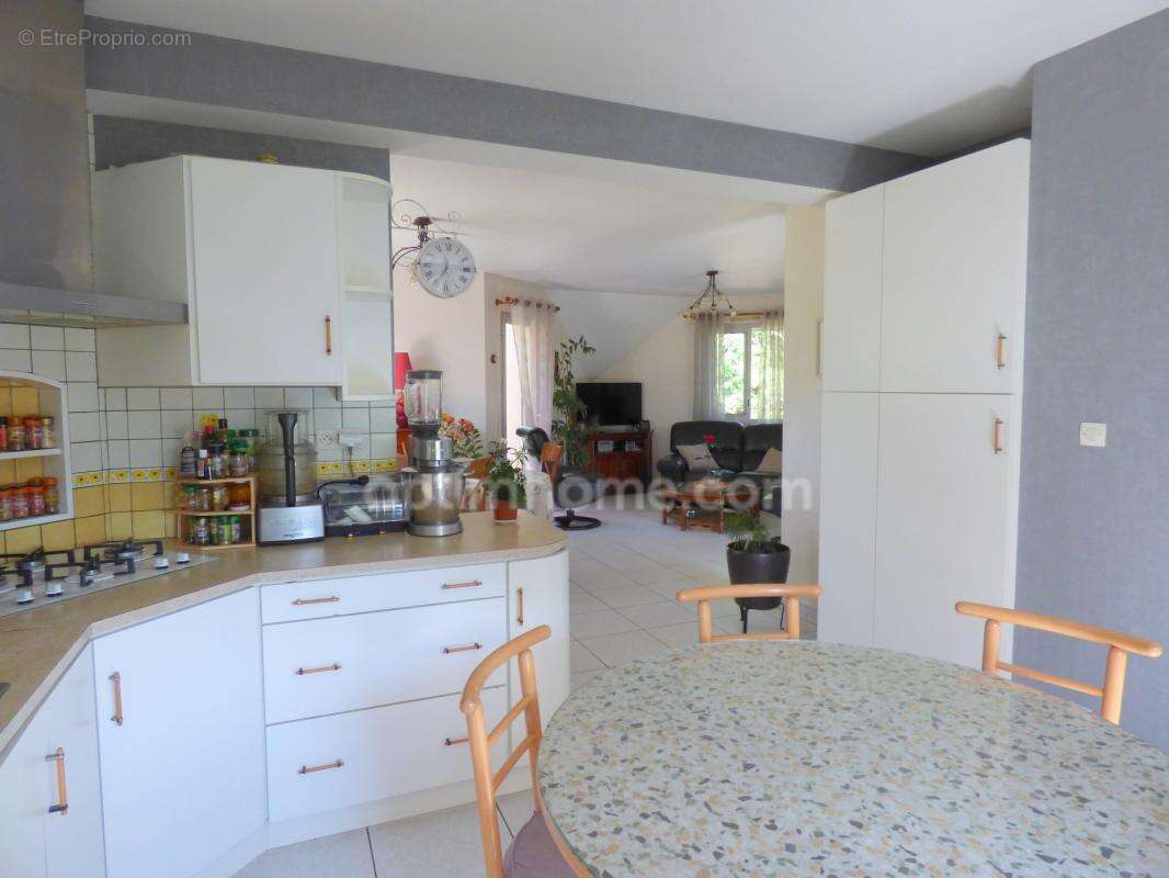 Maison 4 chambres, sous-sol et magnifique jardin - photo 3