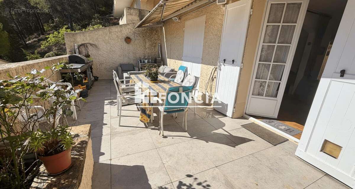 T2 avec terrasse de 28m2 à La Madrague, Saint-Cyr-sur-Mer - photo 8