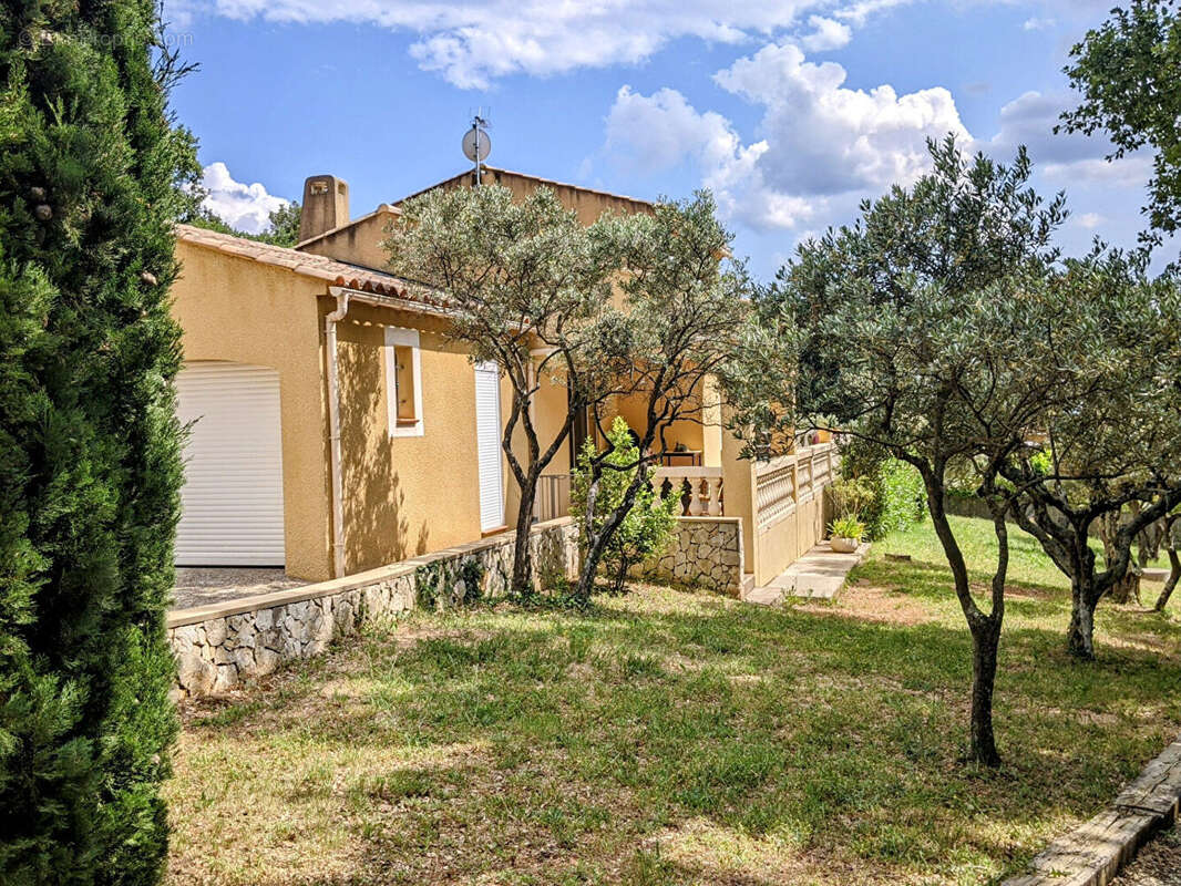 AUPS, superbe villa sur 2510 m 2 de terrain au calme. - photo 3