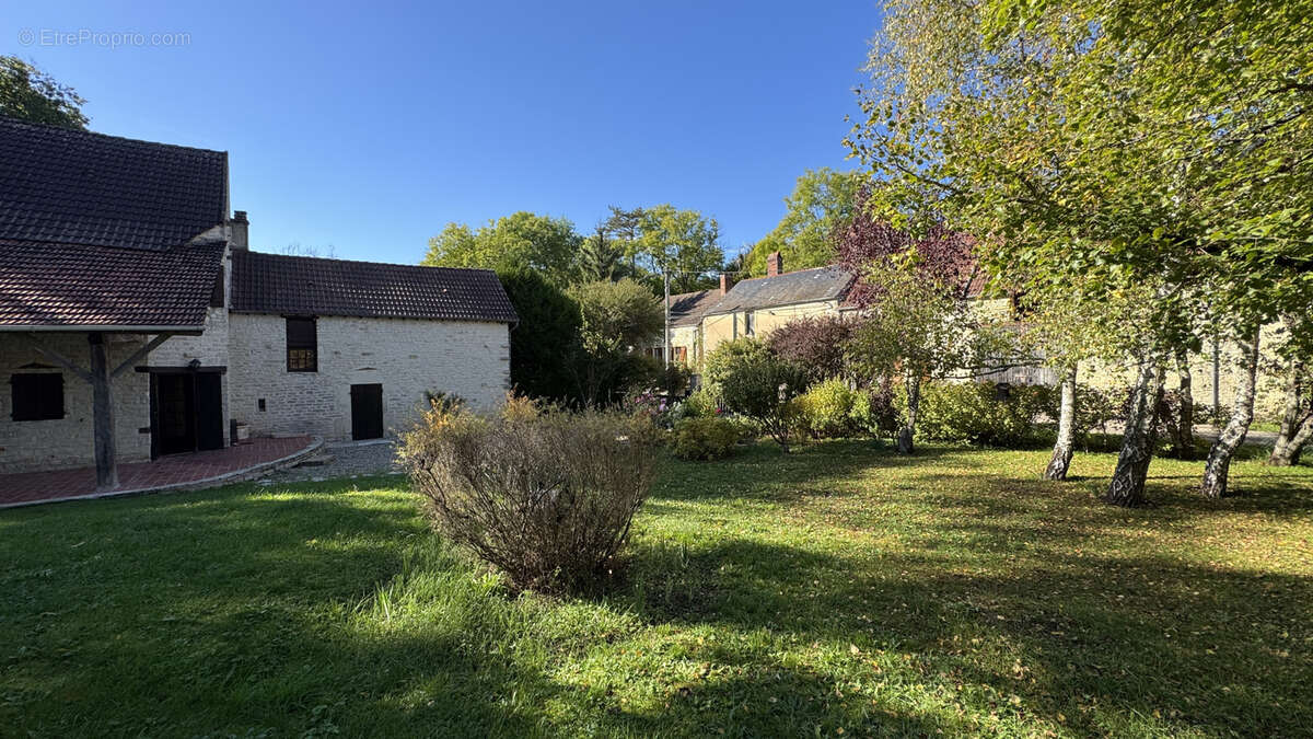 Maison à JOUX-LA-VILLE