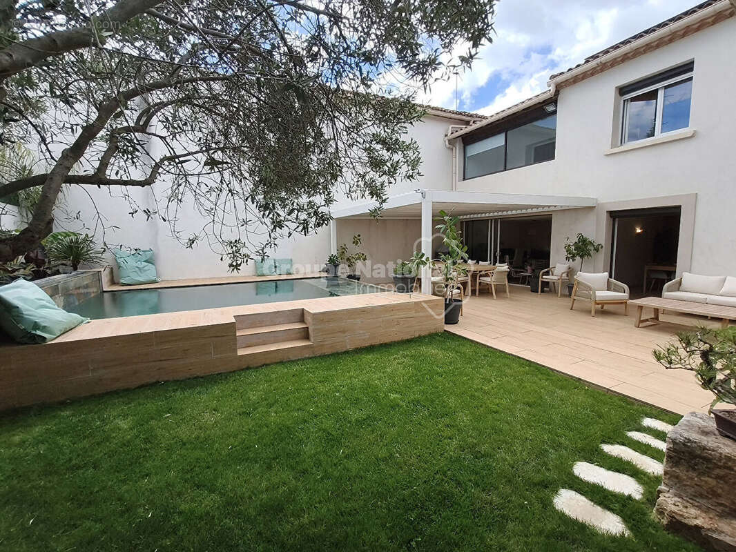 Villa familiale rénovée 197 m² - Piscine - Dépendance - photo 2