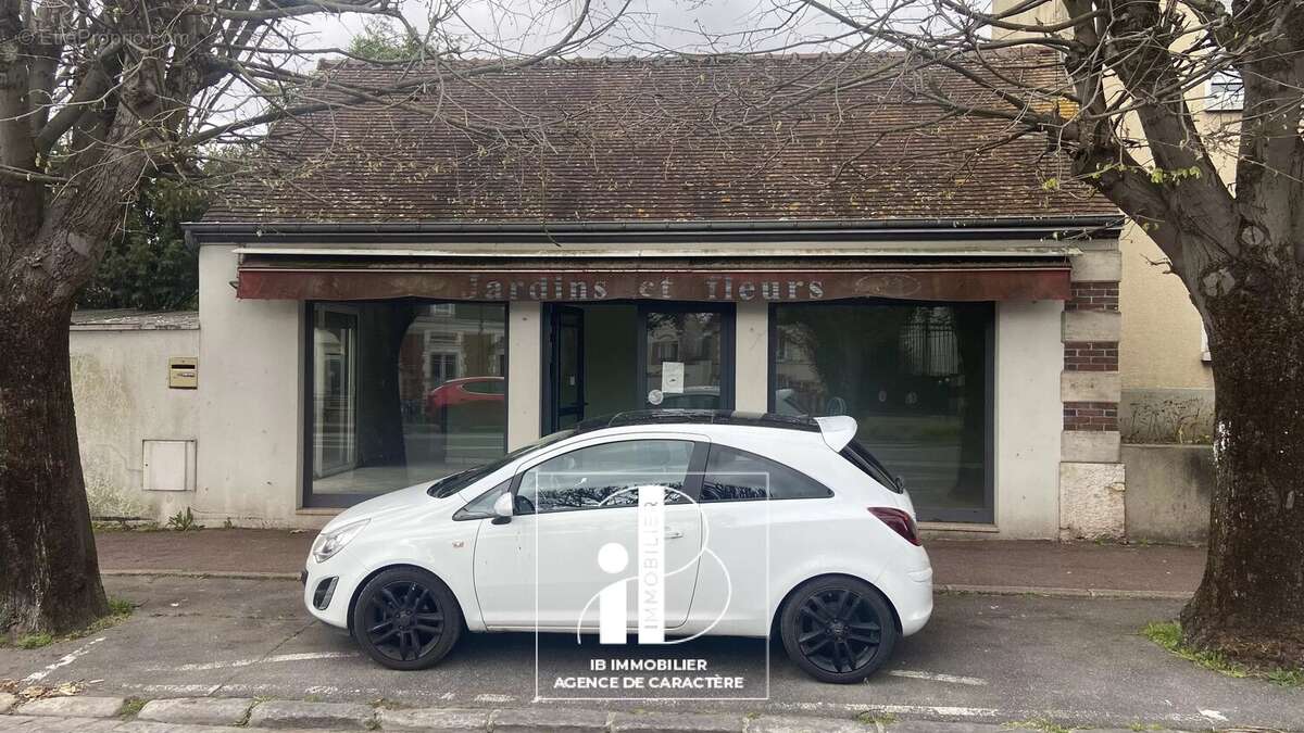Commerce à FONTAINEBLEAU