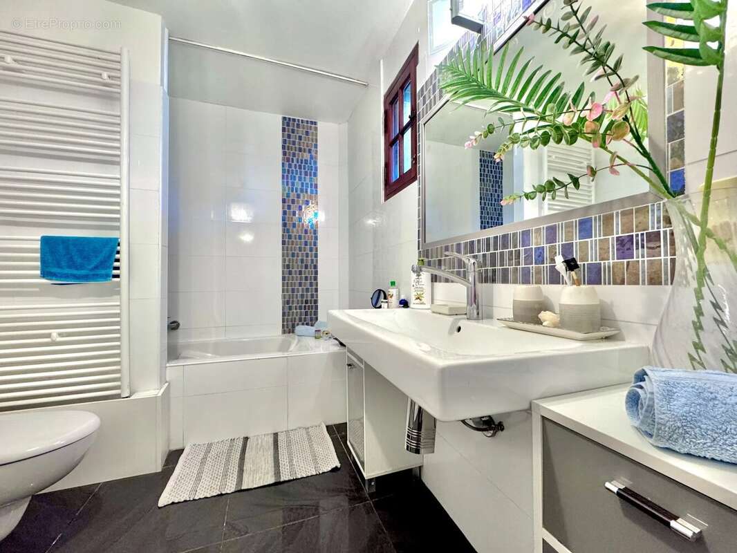 Maison à TOURRETTES-SUR-LOUP