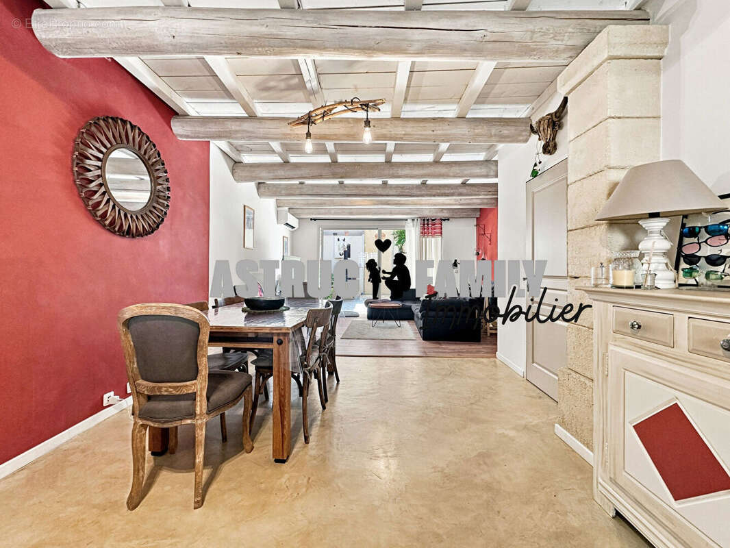 Aigues-mortes intra-muros - maison de charme de 106 m² - patio - appartement indépendant - photo 4