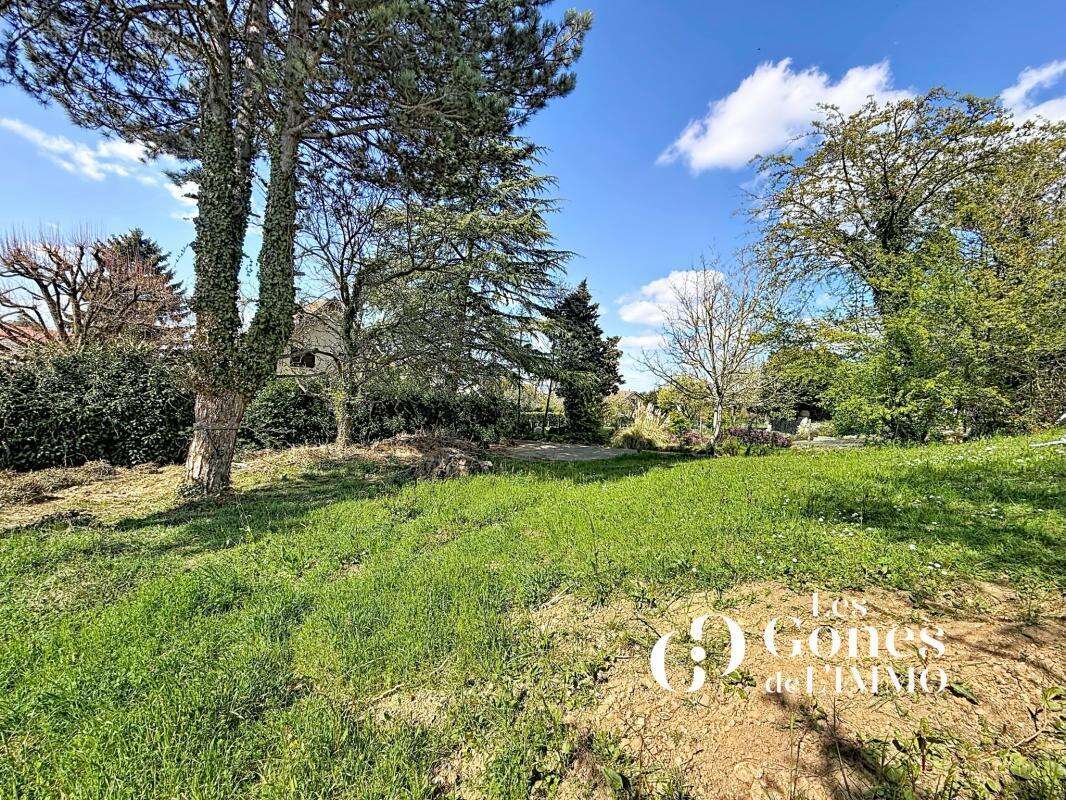 Terrain à SAINTE-FOY-LES-LYON