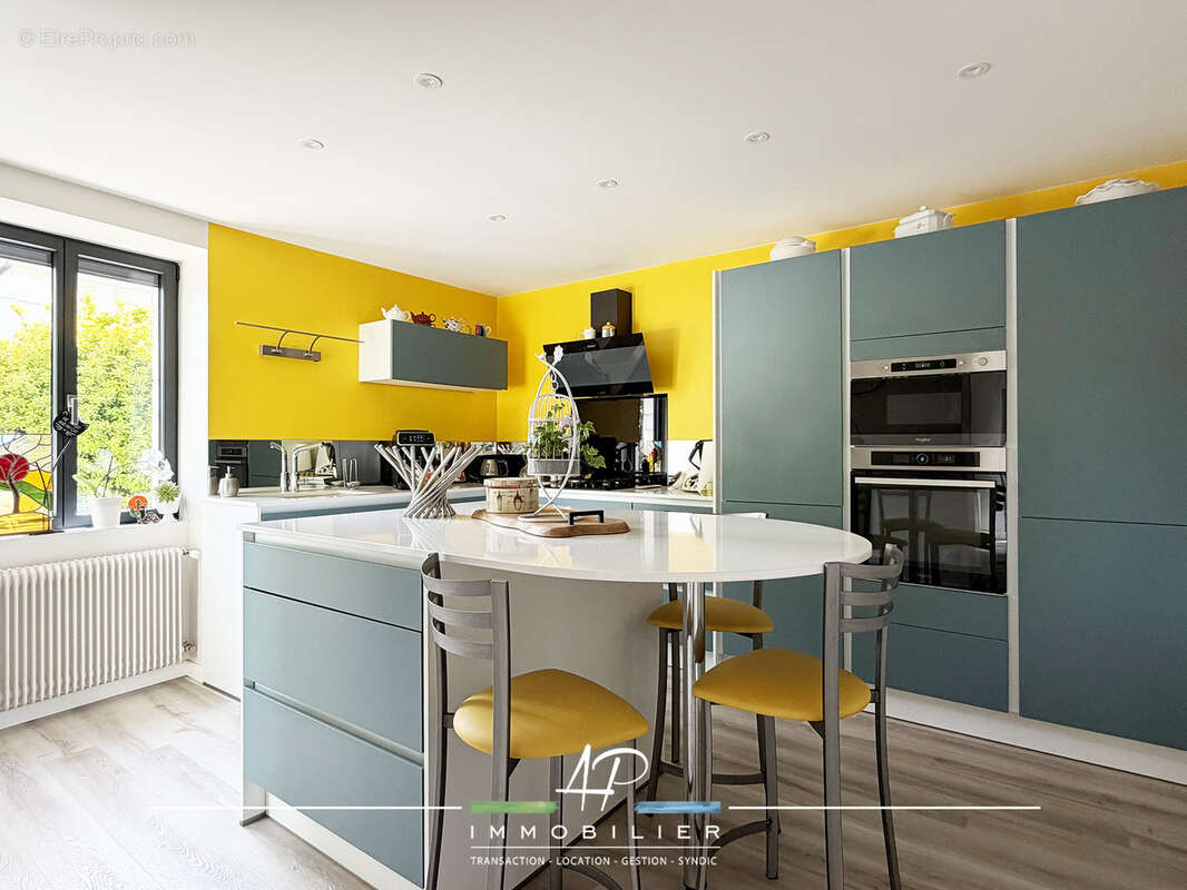 Laissez-vous séduire par cette charmante longère rénovée de 155m2 au calme… - photo 4