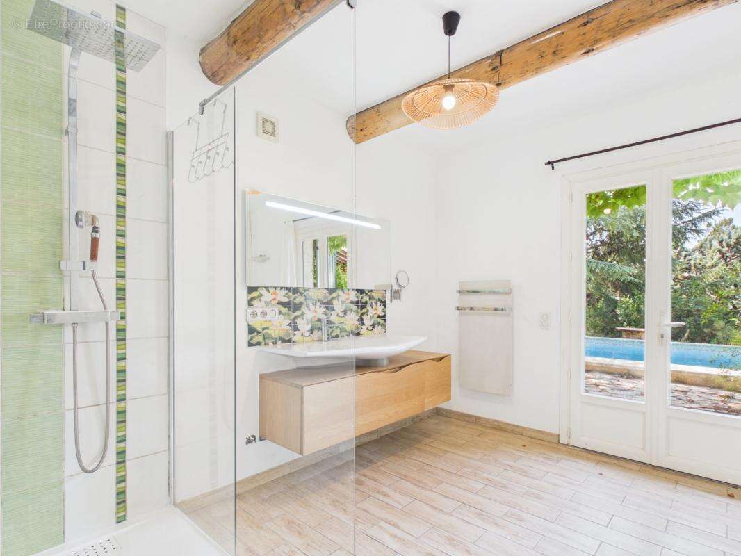 Au cœur de la campagne du luberon – propriete de 208 m2 avec piscine sur 5600 m2 de terrain - photo 22