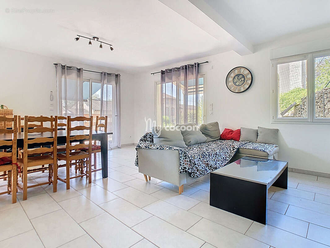 Maison - T5 -110 m² - photo 7