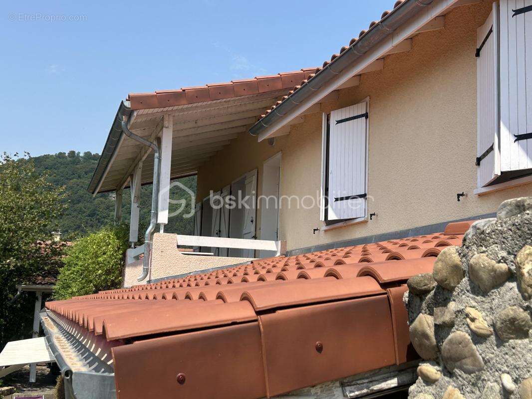 Propriété familiale de 211 m² avec piscine et espace indépendant - photo 23