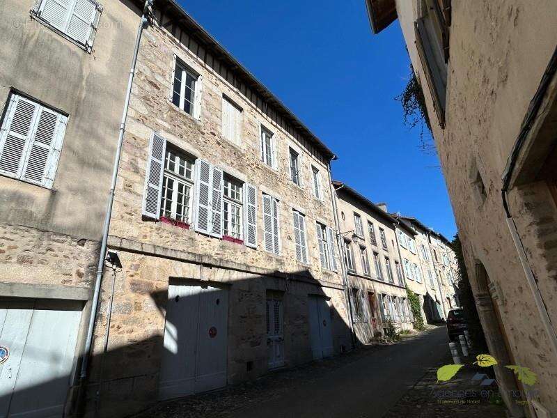 Appartement à SAINT-LEONARD-DE-NOBLAT