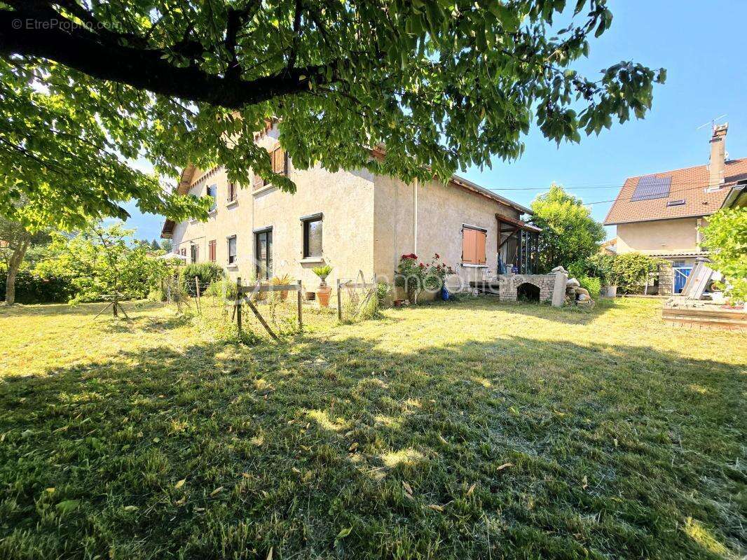 PONTCHARRA – Appartement T3 de 76 m² avec grand jardin, garage et deux caves - photo 2