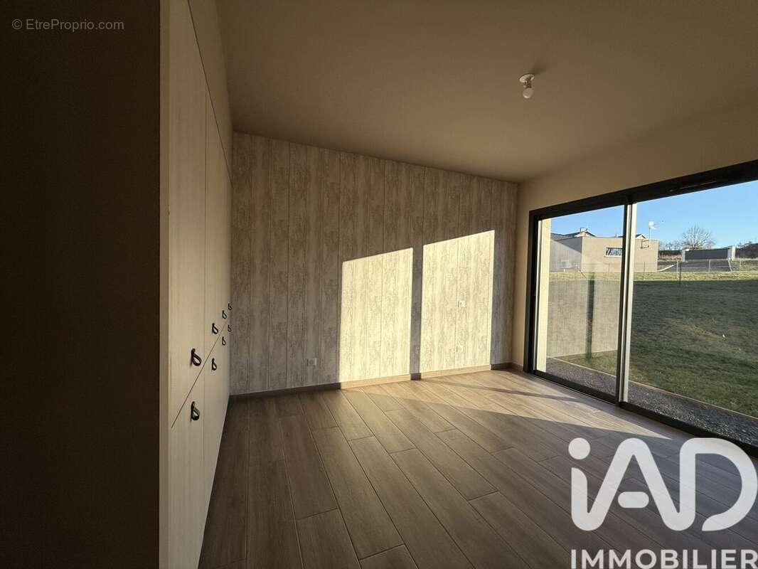 Maison 115 m² à Saint-Pierre-Eynac  - photo 7